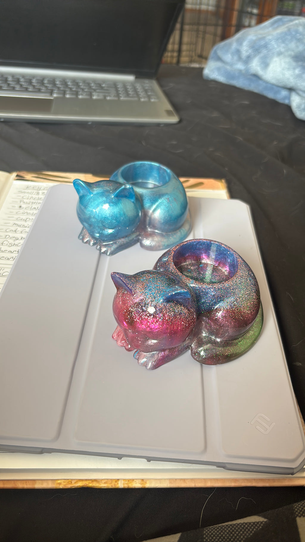 Resin decorative nicknacks