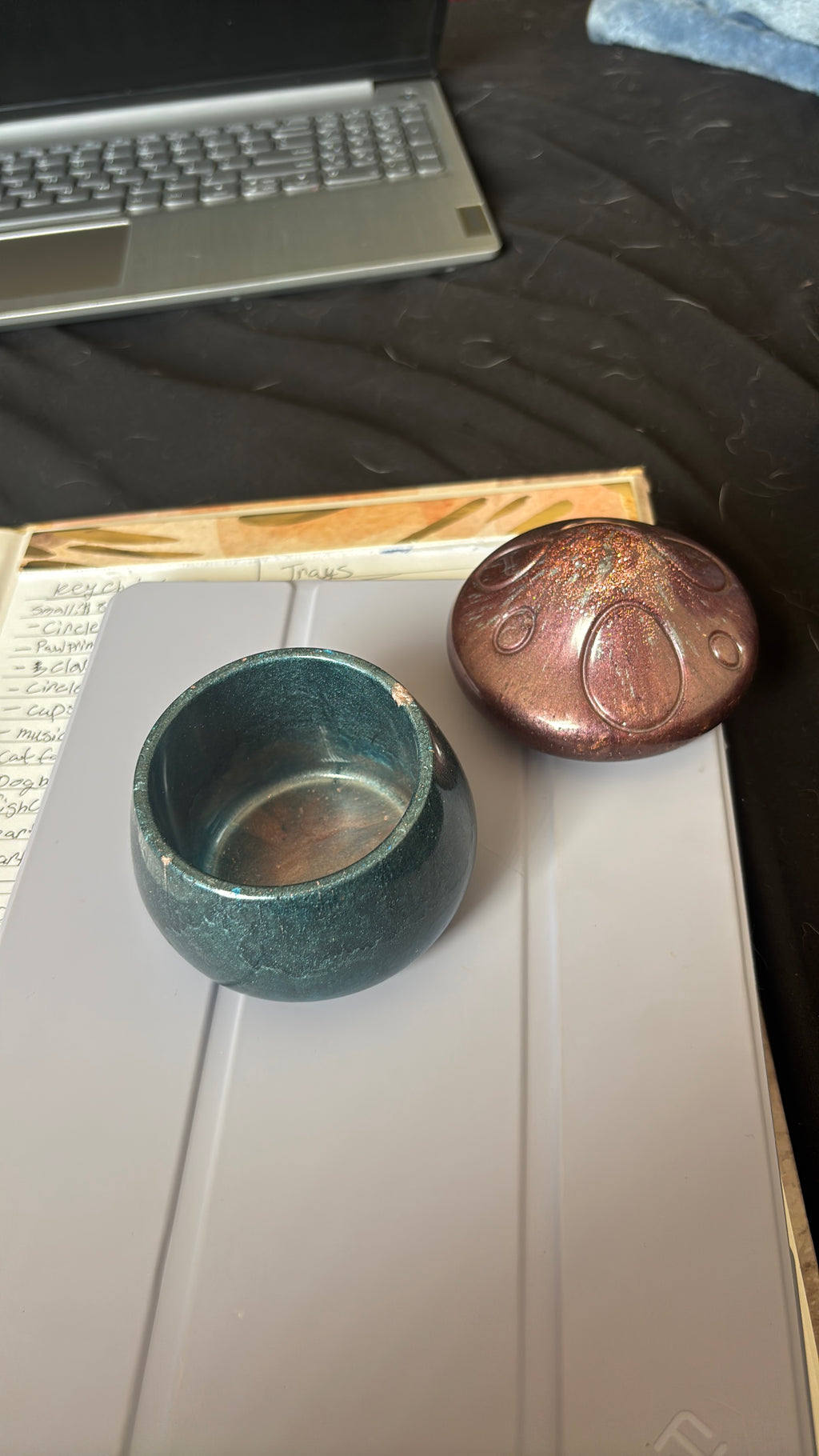 Resin decorative nicknacks